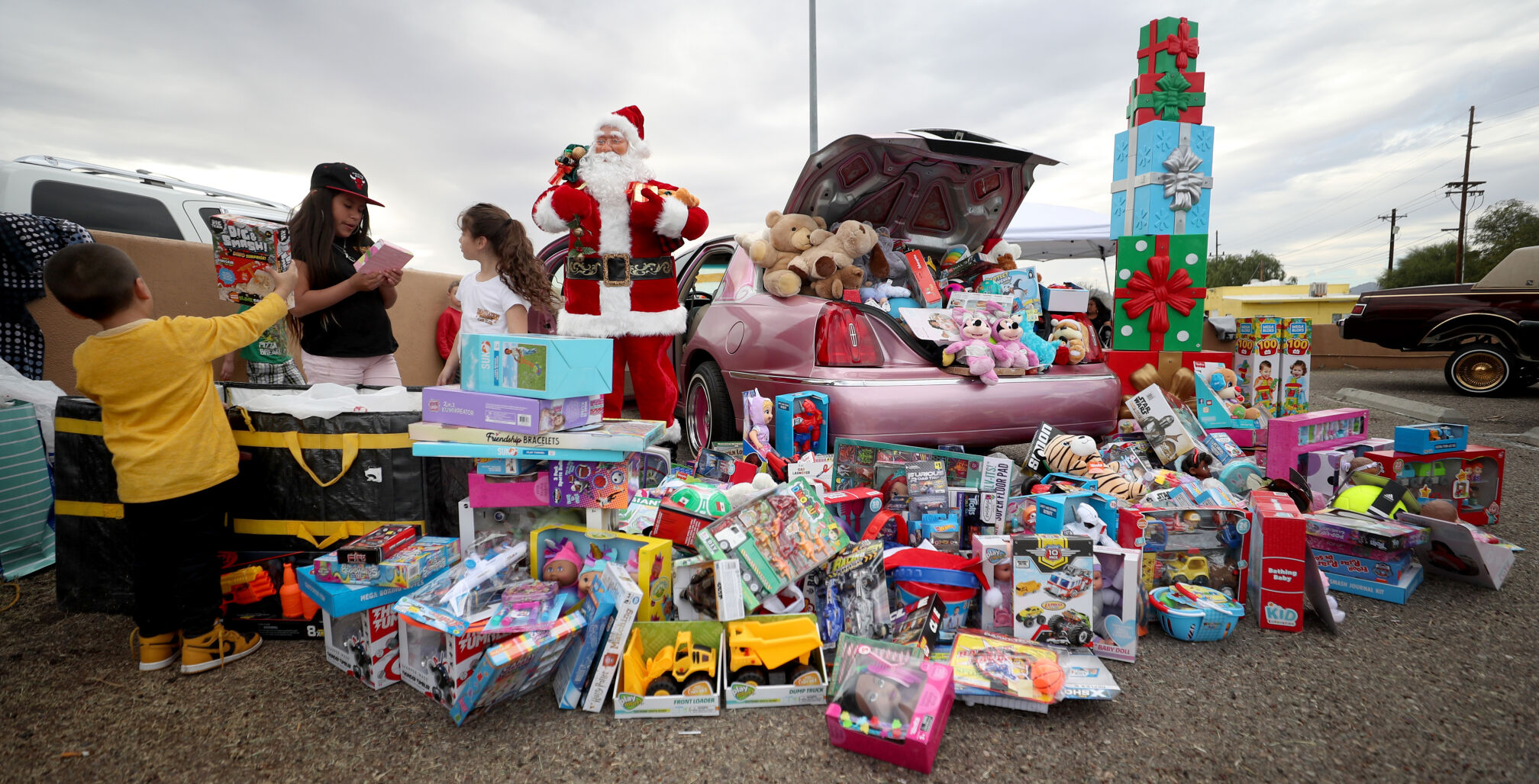 Ramon's Miracle on 31st Street Car Show (copy)